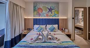 MG Road Kochi hotel evening for Kochi outcall