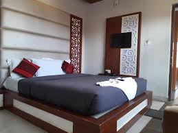 Empark Hotel Bangalore escort hotel photo 2