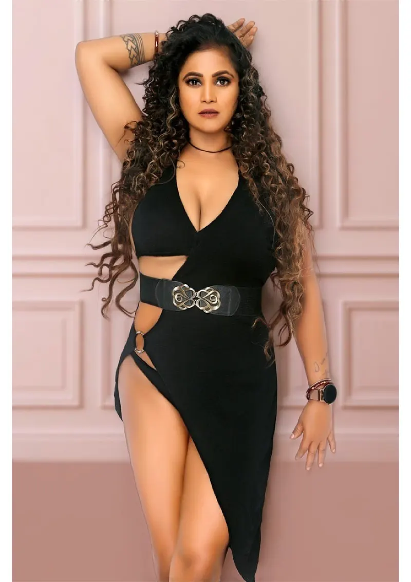 Aany Ullu Artist escort