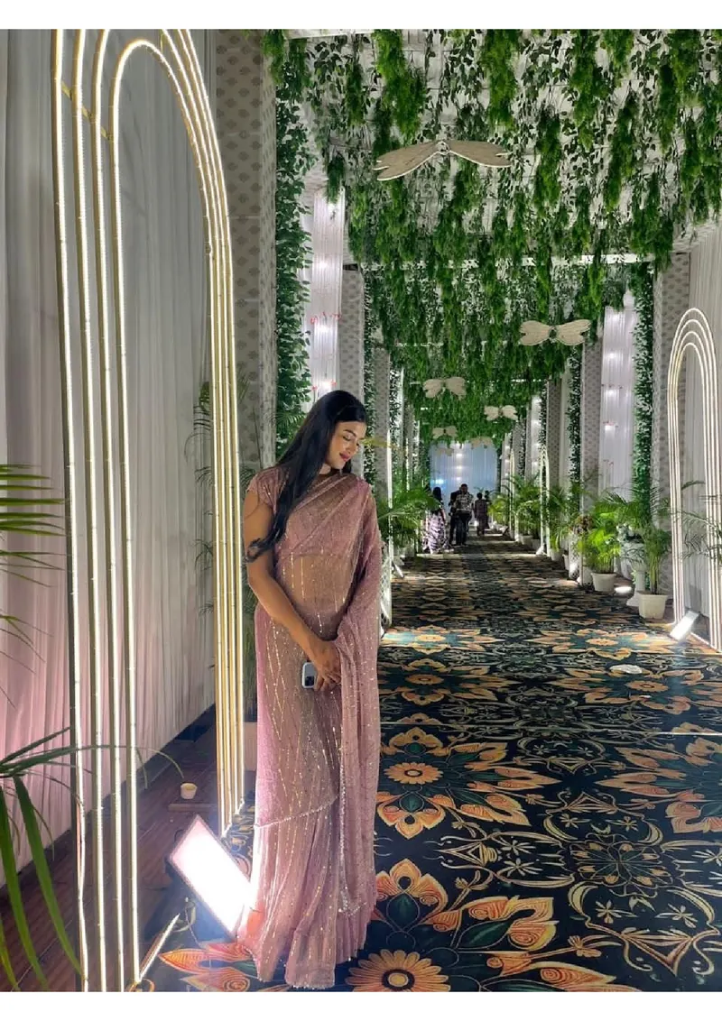 Nia ji .. escort